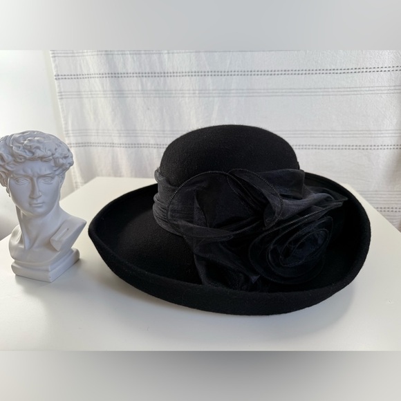 toucan Accessories - Brand new with new tag. Toucan hat New York. Very classic.